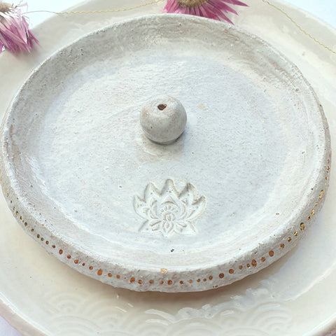 Small incense holder - White glaze with lotus